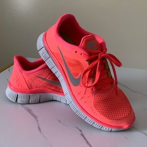Nike free run coral and grey